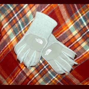 EUC The North Face Gloves